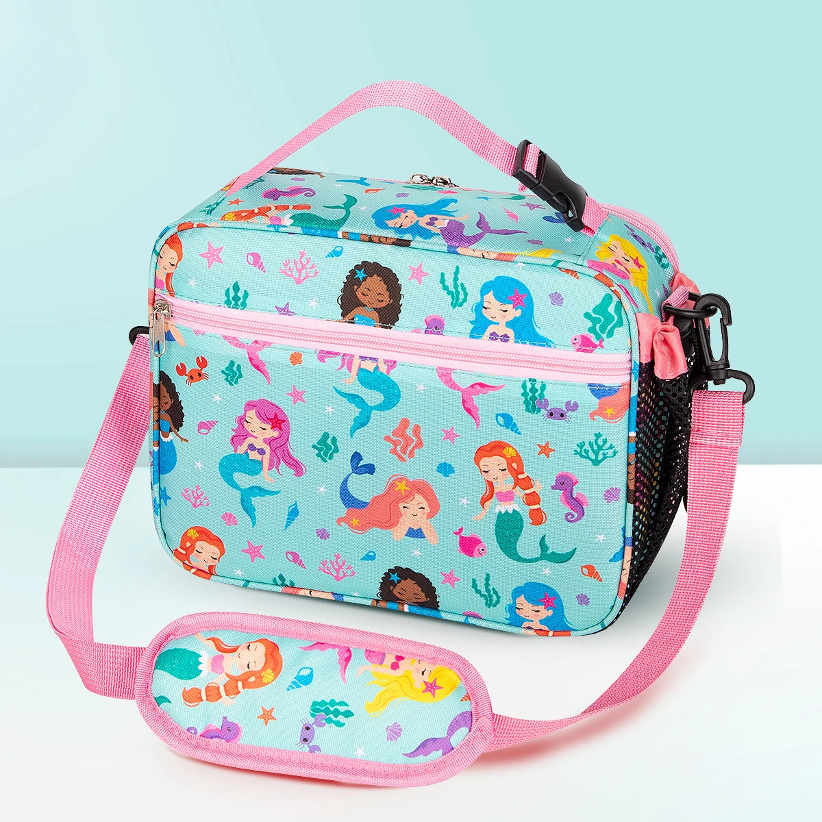Bolsa térmica rosa de dibujos animados con criaturas marinas coloridas y correa negra de hombro.
