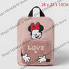 Mochila de peluche rosa con ratón pato caricatura y diseño de amor y gestos de la mano.