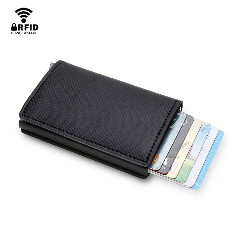 Portefeuille fin noir avec protection RFID, contenant plusieurs cartes de crédit visibles.