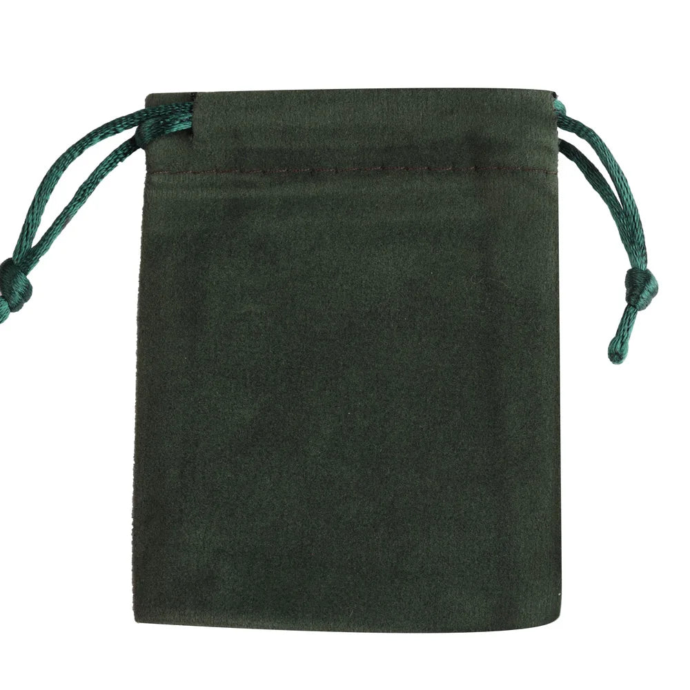 Bolsa de regalo de terciopelo verde oscuro con cordón verde.