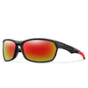 Gafas deportivas polarizadas negras con lentes tintados naranja contra fondo blanco.