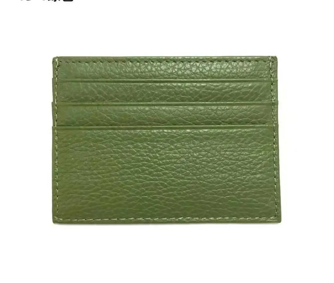 Rechteckige Gelbgrüne Leder-Wallet zur Aufbewahrung von Ausweisen.