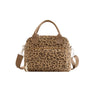 Sac de pique-nique en velours côtelé marron avec motif léopard et sangles en cuir fauve.