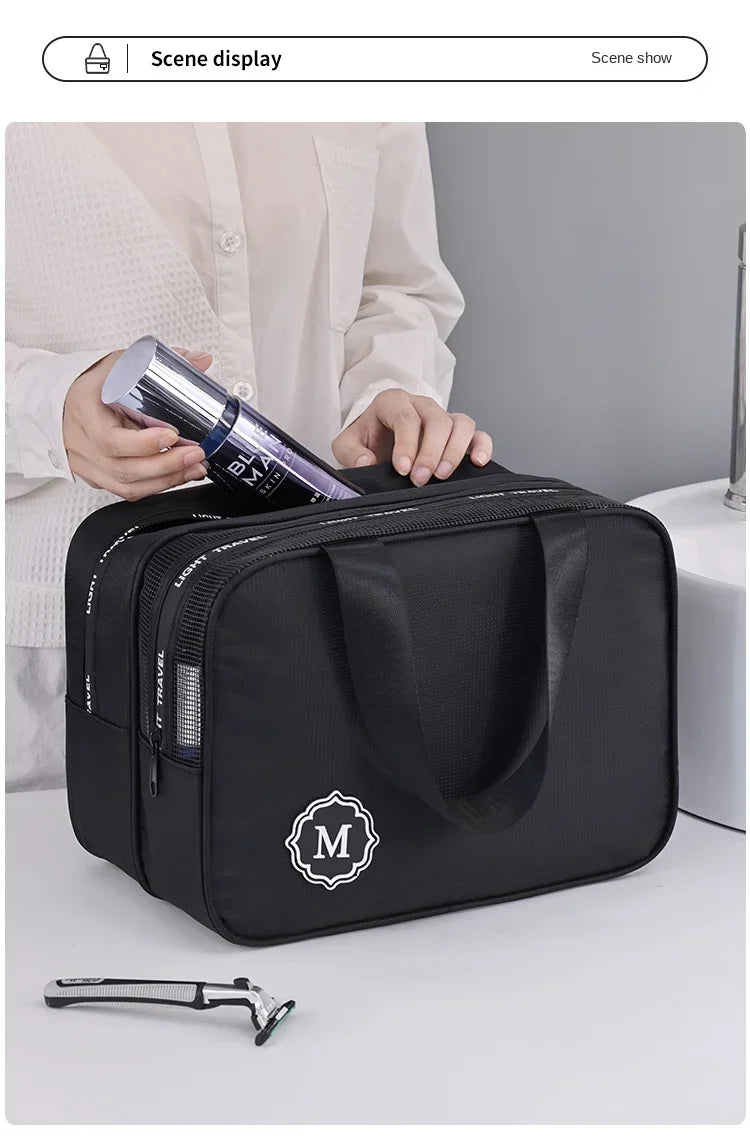 Schwarze Nass-Trocken-Make-Organizer-Tasche geöffnet mit Pinsel und Metallwerkzeug.