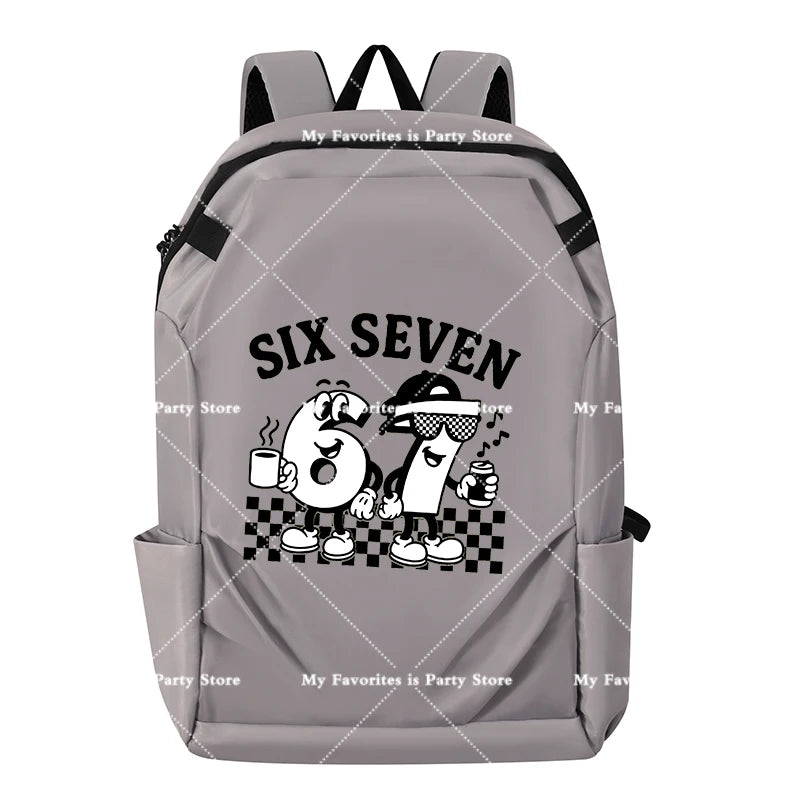 Grauer Rucksack mit Six Seven Design, Sonnenbrille und Bechern.