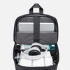 Innenansicht eines mehrschichtigen, wasserdichten Rucksack mit Fächern für Laptop und Vario