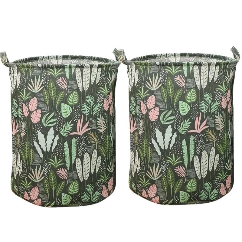 Un ensemble de paniers à linge en tissu avec un motif de feuilles tropicales vertes et roses.