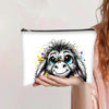 Bolsa de almacenamiento cosmético con cremallera y ilustración de cara de mono peludo y expresivo.
