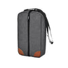 Bolsa aislante para vino gris con correas negras y detalles marrones.