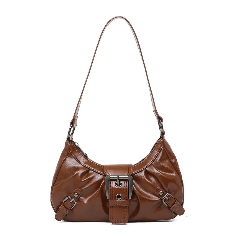 Braune plissierte Schultertasche mit langer Riemen und rechtecklicher Schnalle