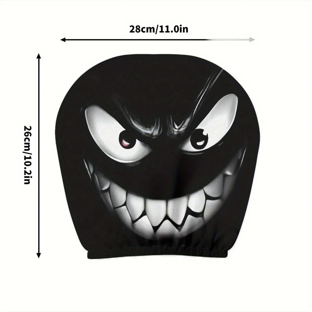 Housse de tête de voiture noire décorative avec le visage d'un monstre rugissant, grandes dents blanches et yeux lumineux.
