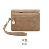 Cartera de cuero PU beige plegable con cremallera retro y cadena/etiqueta dorada.