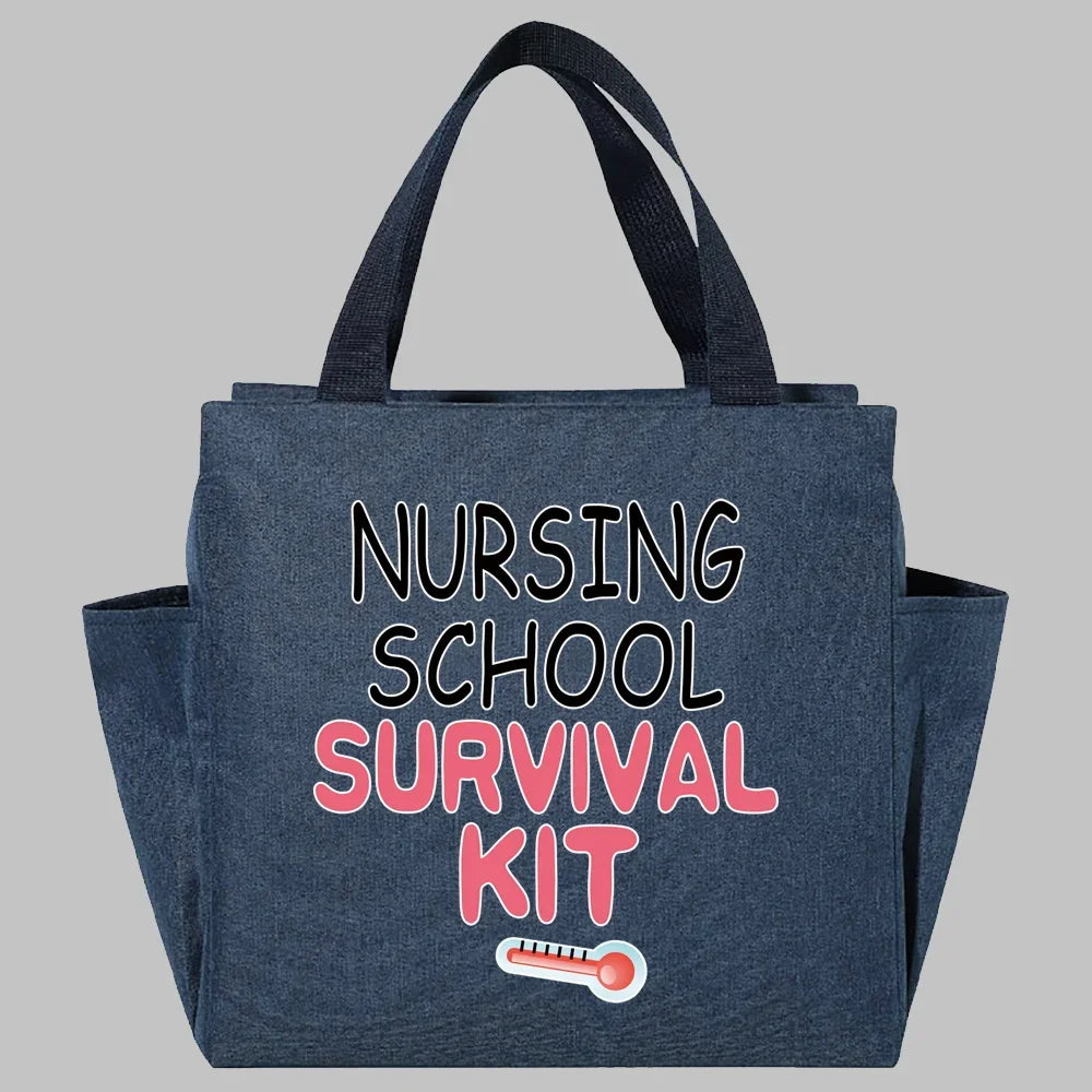 Bolso de lona azul oscuro con texto rosa que dice Kit de supervivencia para la escuela de enfermería