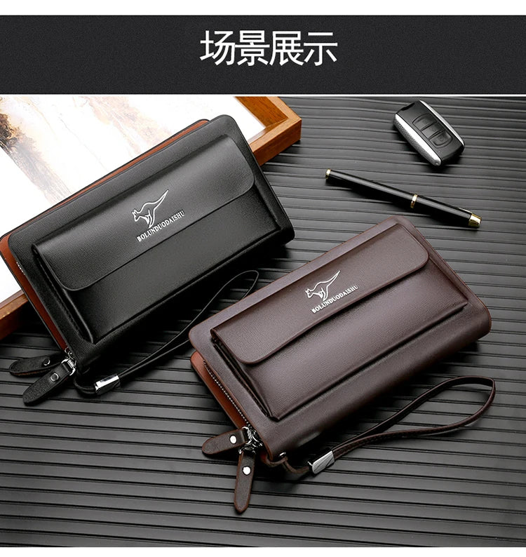 Portefeuille à double zip marron pour homme, ouvert sur une surface sombre.