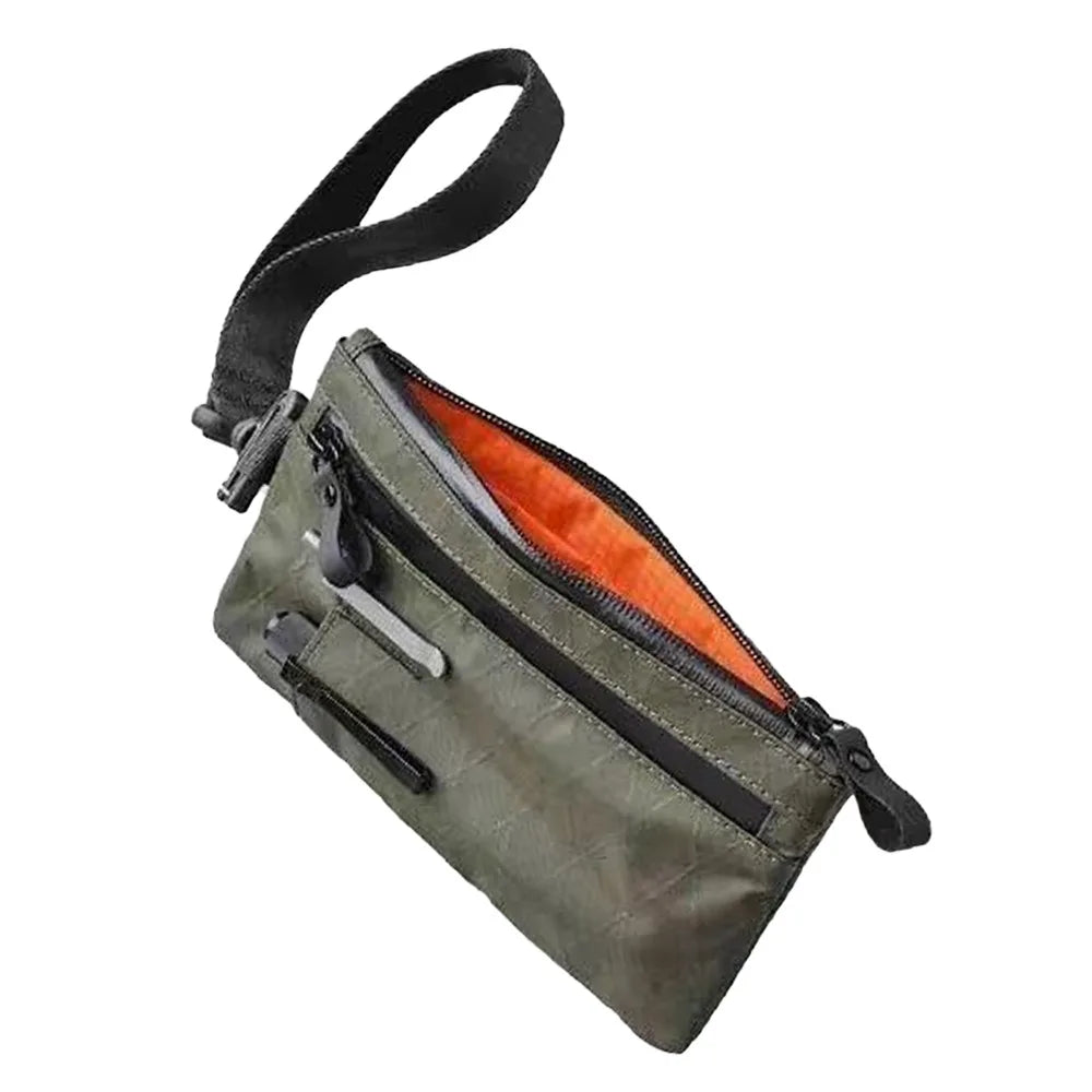 Dunkel olivgräbiger RFID-blockierender Herren-Reise-Wallet und Kartenhalter mit orangefarbener Futter.