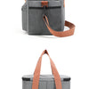 Bolso de picnic térmico gris con correas de color caqui.
