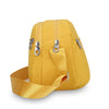 Gelbe Nylon-Crossbodytasche mit passendem Riemen und Reißverschlussdetails.