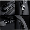 Nahaufnahmen einer schwarzen Designer-Crossbody-Slingbag, die Hardware und Reißverschlussdetails zeigen.