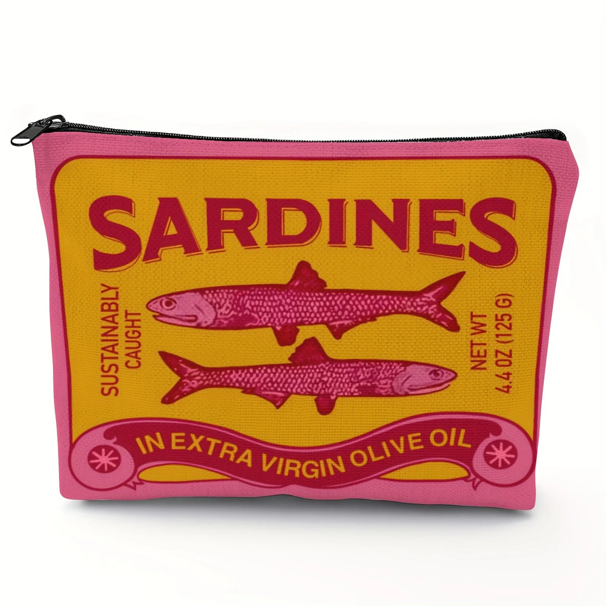 Pinkes Beutelchen mit gelbem Hintergrund und roter Schrift für Sardinen in extra virgin Olivenöl