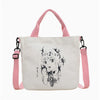 Bolso de tela blanco con correas rosas y un dibujo lineal en negro de la cara de una niña y números