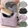 Colección de loncheras aisladas moradas y verdes con tapa de madera rosa y bolsa gris.