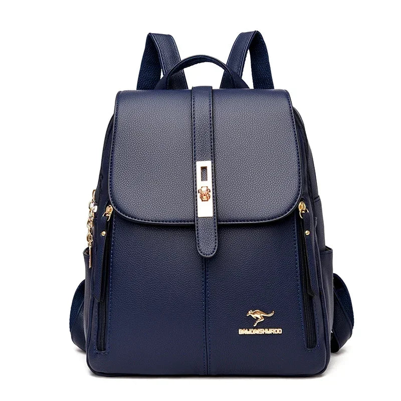 Sac à dos en cuir microfibre bleu marine avec accents dorés, vue de dos.