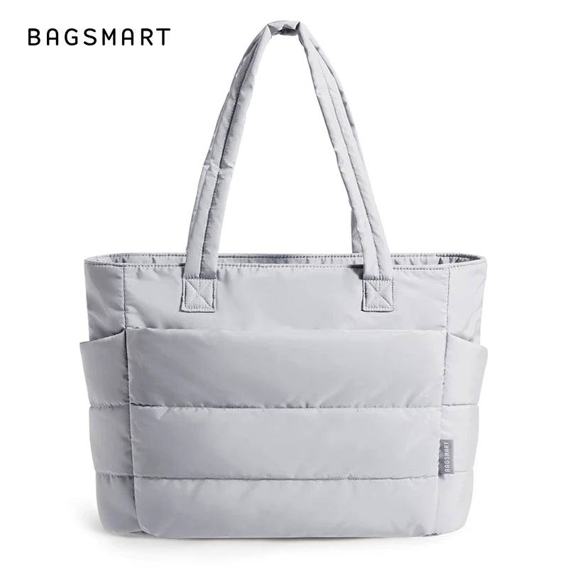 Sac fourre-tout rembourré et matelassé gris clair avec poignée rembourrée.