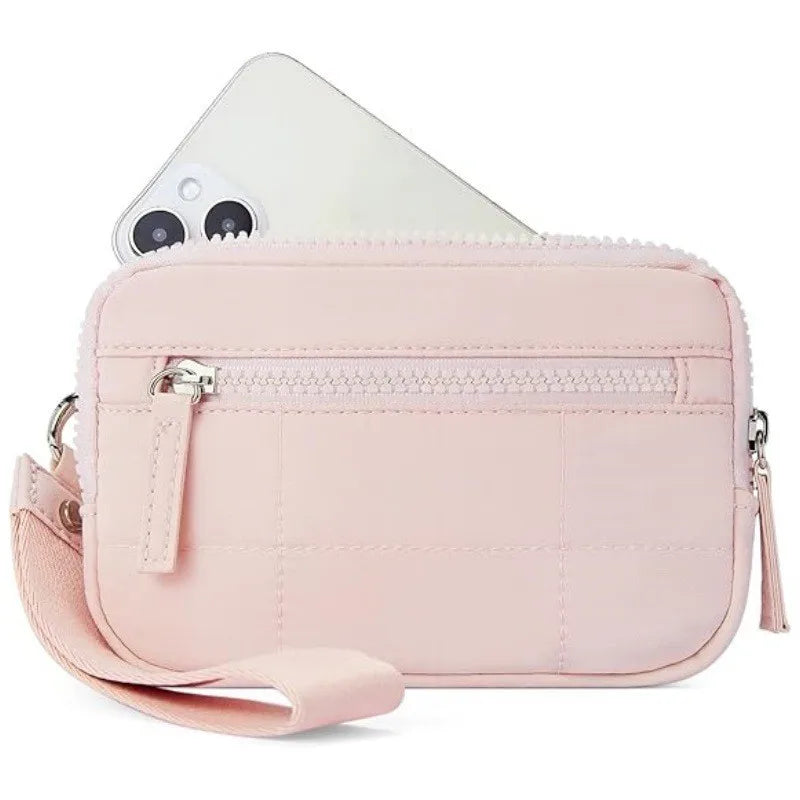Portefeuille à la montre en nylon rembourré rose pâle avec fermeture éclair et smartphone visible dessus.