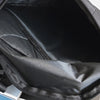 Schwarze wasserdichte Oxford-Slingbag, offen mit Innenfutter und Netztasche sichtbar