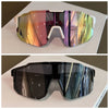 Un par de gafas de ciclismo reflectantes con lente degradado y montura blanca.