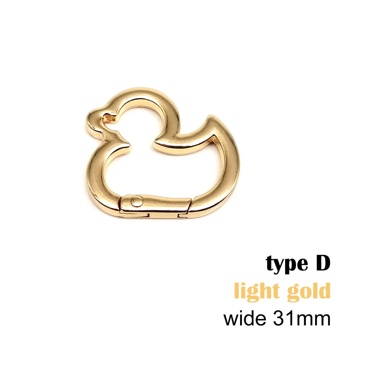 Pince carabine type D large 31mm couleur or clair, en forme de fleur d'oie.