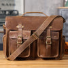 Maletín de cuero genuino marrón vintage para hombre con correas y bolsillos.