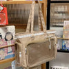 Bolso cruz beige Y2K de encaje con bolsillo de malla frontal, exhibido en una tienda.