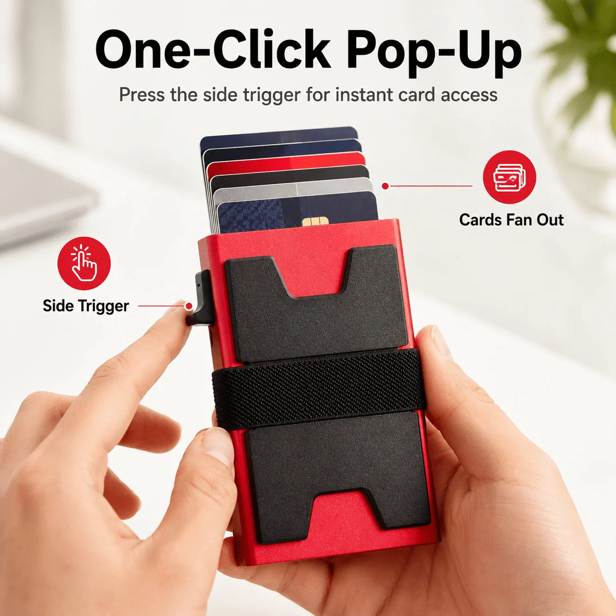 Une main tient un porte-cartes rouge avec mécanisme à déclencheur latéral, montrant des cartes qui se déplient pour un accès 
