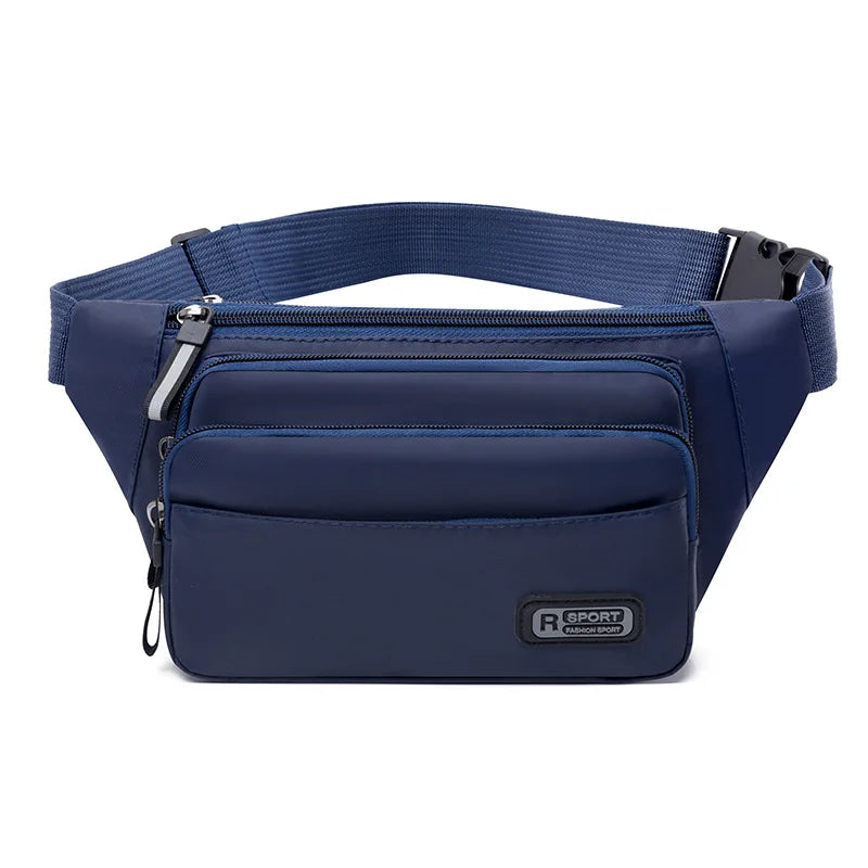 Petit sac banane bleu marine imperméable avec sangle et fermeture éclair visibles de face.