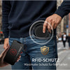 A hand holds a smartphone displaying a data read failed error while another hand places an RFID-Schutz shield over a wallet i