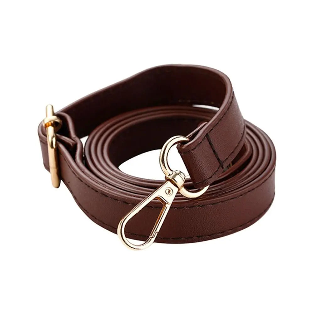 Sangle de sac à l'épaule en cuir marron réglable avec boucle dorée.