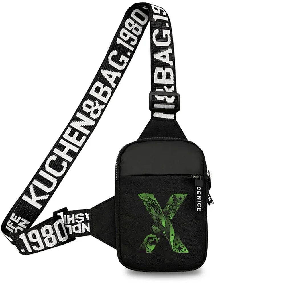 Schwarze Canvas-Tasche mit weißer Beschriftung und grünem X-Design