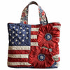 Bolso de tela acolchado vintage con diseño de bandera estadounidense en rayas y estrellas de rojo, blanco y azul.
