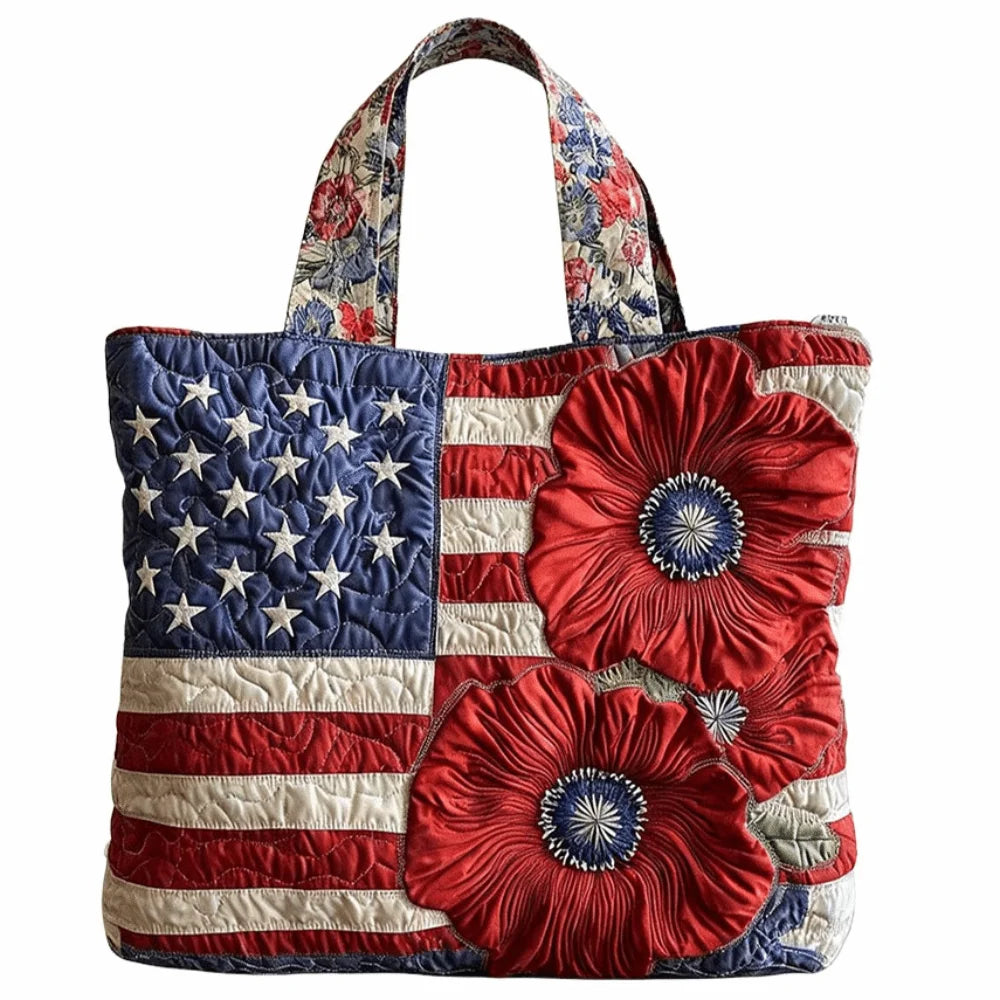Bolso de tela acolchado vintage con diseño de bandera estadounidense en rayas y estrellas de rojo, blanco y azul.