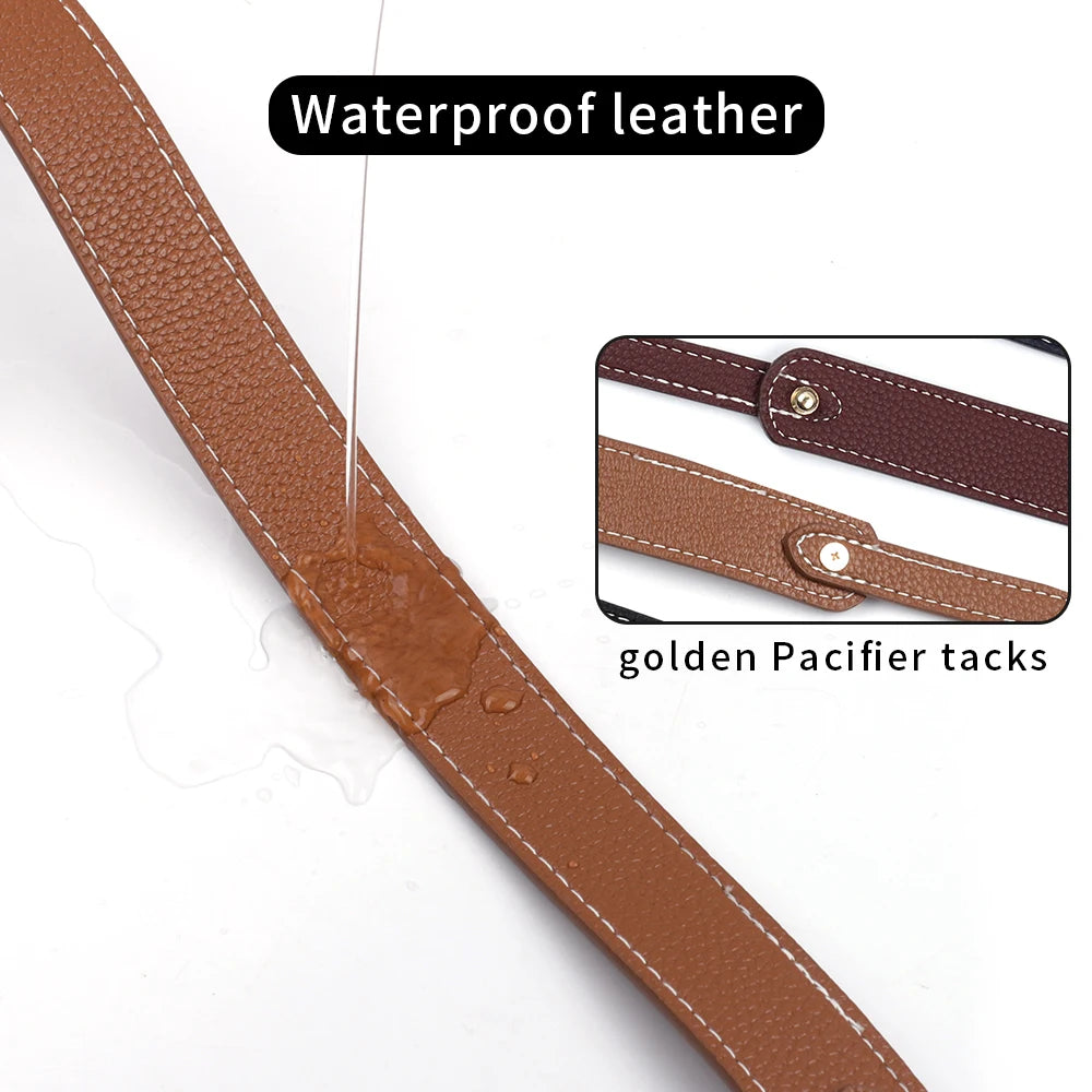 Gros plan d'une sangle en cuir waterproof marron avec des rivets dorés Pacifier.