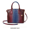 Bordeauxblaues Krokodilmuster-Top mit Tragegriffe und Crossbody-Tasche.