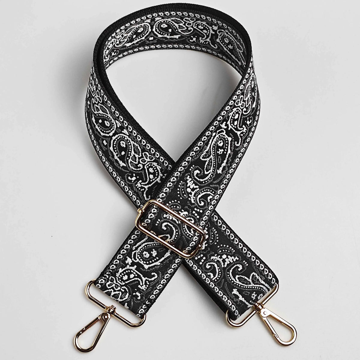 Correa de cuero con patrón paisley en blanco y negro para bolso cruz ajustable.