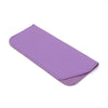 Estuche o bolsa de gafas de cuero PU morado, mostrada a plano.