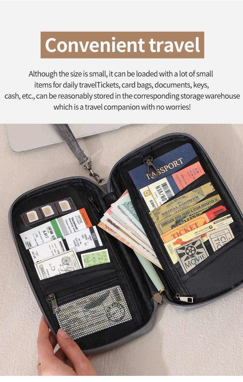 Una mano sostiene una billetera pasaporte negra que bloquea RFID, llena de diversos documentos y tarjetas de viaje.