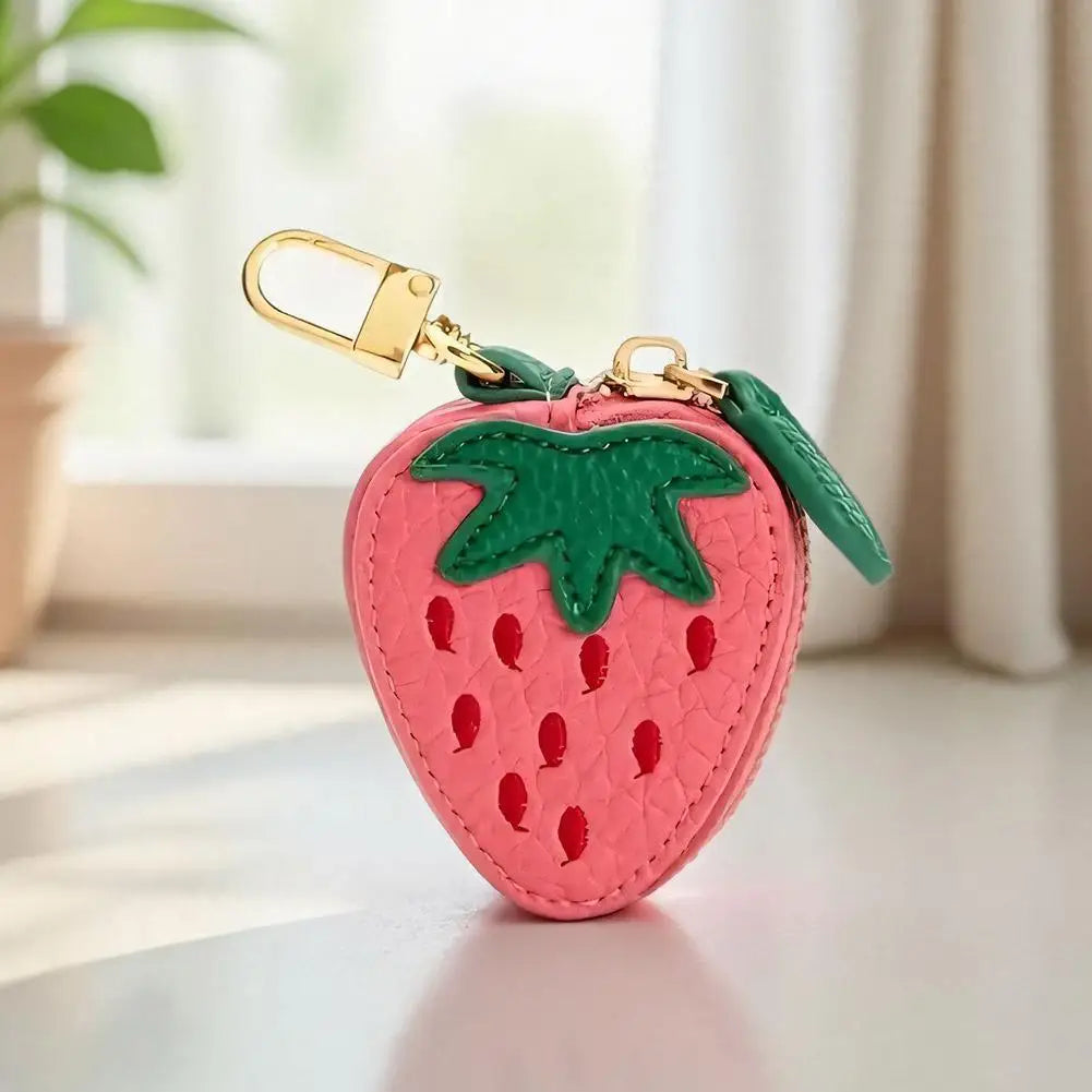 Rosa Erdbeere-Anhänger Münztasche Schlüsselanhänger mit grünen Blättern und goldener Schnalle