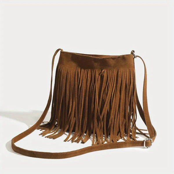 Sac bandoulière marron bohème avec franges, présenté sur fond blanc.