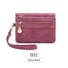 Cartera de cuero PU rosa malva retro con cremallera plegable y herrajes dorados.