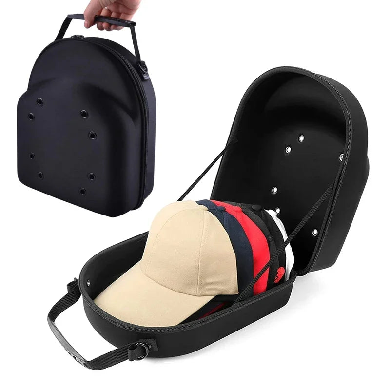 Porta y estuche resistente para sombrero de béisbol beige con tapa abierta.