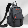 Sac de sport pour homme gris foncé avec sangles noires et accents orange.